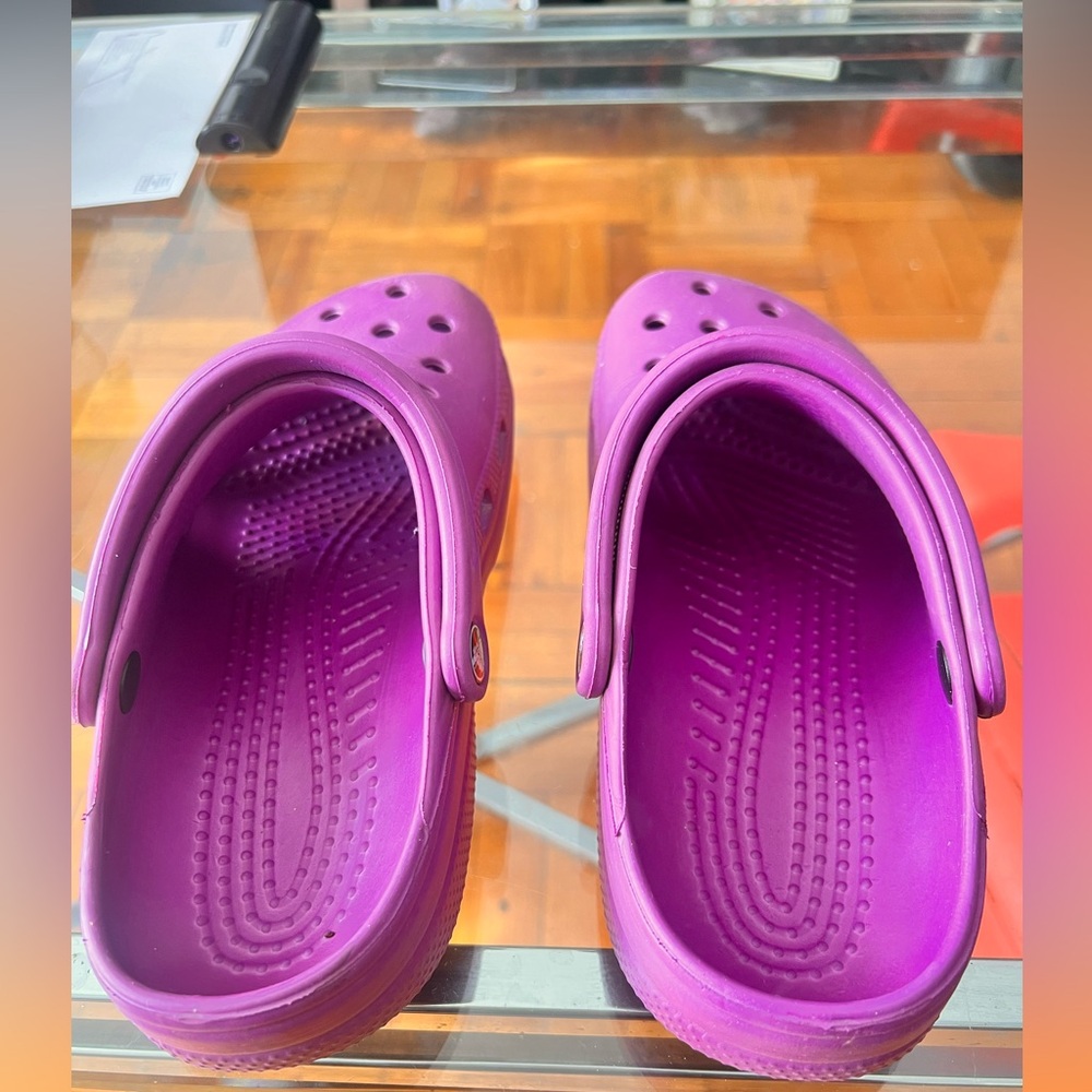 dark pink crocs unisex - Picture 3 of 4